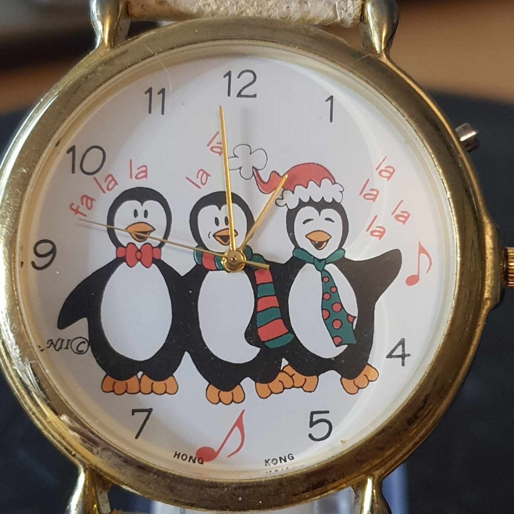 🦋10/$20🦋 Goldtone/White Musical Christmas Penguins Women's Watch